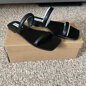 Steve Madden black sandal